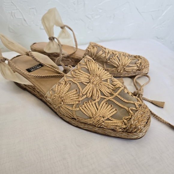 Vintage Stuart Weitzman Raffia Floral Espadrilles - Picture 4 of 14